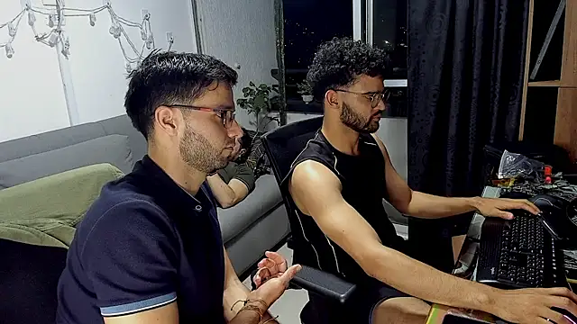 Snapshot of crisandrews chatting on February 2025 03:29:02 AM crisandrews online show from February 2025 03:29:02 AM