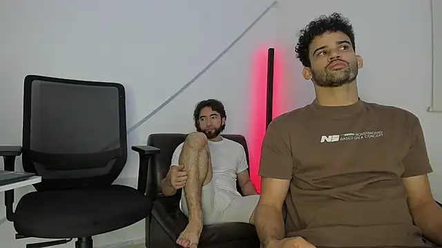 Snapshot of crisandrews chatting on October 2025 03:07:02 AM crisandrews online show from October 2025 03:07:02 AM