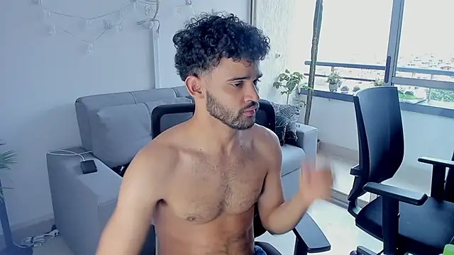 Snapshot of crisandrews chatting on February 2025 08:52:02 PM crisandrews online show from February 2025 08:52:02 PM