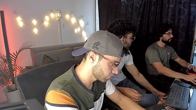 Snapshot of crisandrews chatting on January 2025 10:49:02 PM crisandrews online show from January 2025 10:49:02 PM