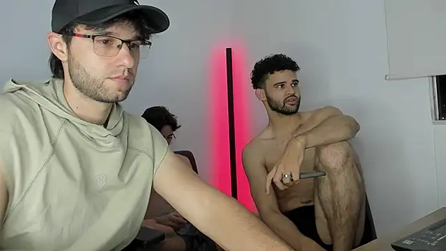 Snapshot of crisandrews chatting on September 2025 02:45:01 AM crisandrews online show from September 2025 02:45:01 AM