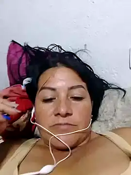 Snapshot of lupita_2023 chatting on December 2024 10:58:02 PM lupita 2023 online show from December 2024 10:58:02 PM