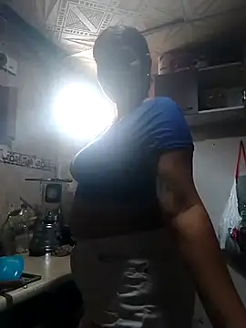 Snapshot of lupita_2023 chatting on November 2025 04:00:01 PM lupita 2023 online show from November 2025 04:00:01 PM