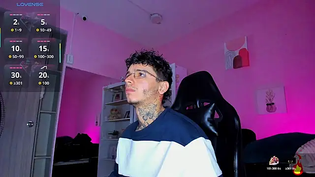 Snapshot of Ian_Castillo_ chatting on November 2025 11:21:02 AM Ian Castillo online show from November 2025 11:21:02 AM