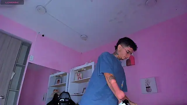 Snapshot of Ian_Castillo_ chatting on November 2025 11:15:01 AM Ian Castillo online show from November 2025 11:15:01 AM