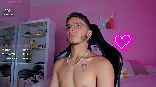 Snapshot of Ian_Castillo_ chatting on March 2025 02:55:02 PM Ian Castillo online show from March 2025 02:55:02 PM