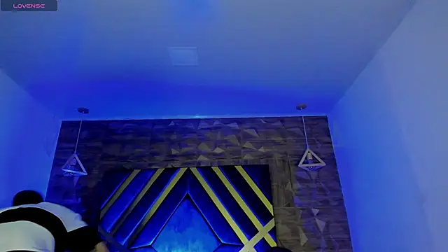 Ian Castillo  online show from April 2026 11:17:01 AM