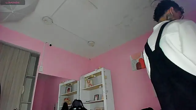 Snapshot of Ian_Castillo_ chatting on November 2025 11:21:02 AM Ian Castillo online show from November 2025 11:21:02 AM