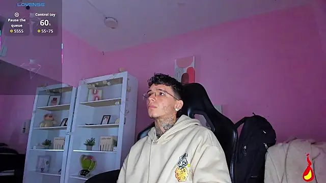 Snapshot of Ian_Castillo_ chatting on November 2025 11:14:01 AM Ian Castillo online show from November 2025 11:14:01 AM