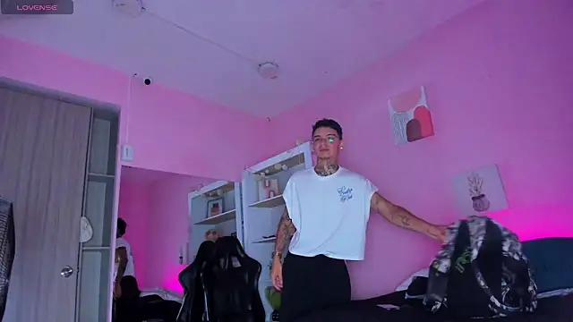 Snapshot of Ian_Castillo_ chatting on October 2025 11:22:02 AM Ian Castillo online show from October 2025 11:22:02 AM