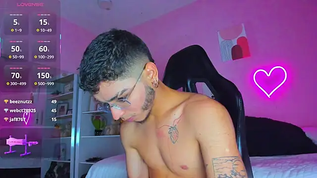 Snapshot of Ian_Castillo_ chatting on March 2025 02:26:02 PM Ian Castillo online show from March 2025 02:26:02 PM