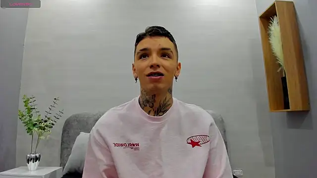 Snapshot of Ian_Castillo_ chatting on June 2026 11:05:01 AM Ian Castillo online show from June 2026 11:05:01 AM