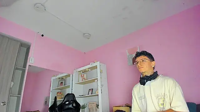 Snapshot of Ian_Castillo_ chatting on October 2025 11:09:02 AM Ian Castillo online show from October 2025 11:09:02 AM