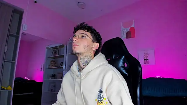 Snapshot of Ian_Castillo_ chatting on December 2025 11:20:02 AM Ian Castillo online show from December 2025 11:20:02 AM