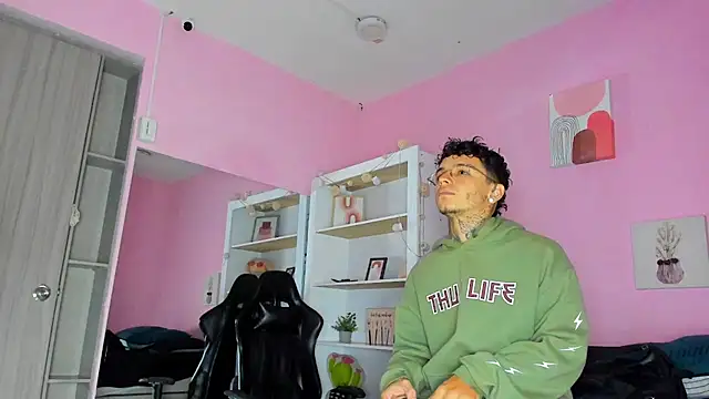 Snapshot of Ian_Castillo_ chatting on November 2025 11:10:02 AM Ian Castillo online show from November 2025 11:10:02 AM