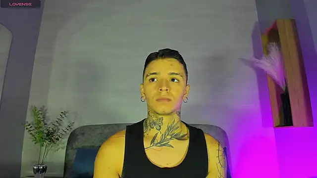 Snapshot of Ian_Castillo_ chatting on July 2026 11:10:01 AM Ian Castillo online show from July 2026 11:10:01 AM