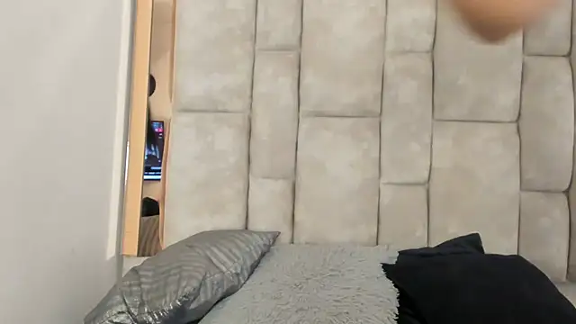 Oliviaa Evans online show from January 2026 03:32:01 AM