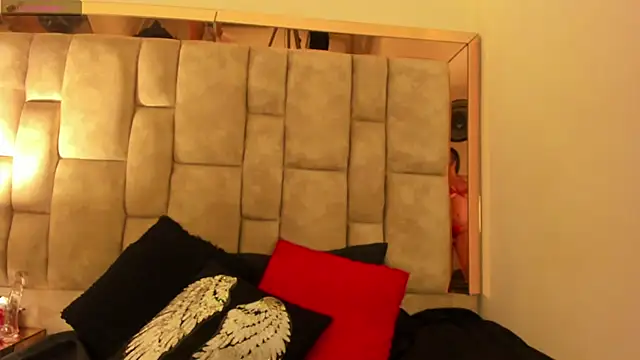 Oliviaa Evans online show from April 2026 02:13:01 AM