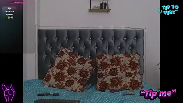 AntonellaAndNoah online show from February 2025 03:30:01 PM