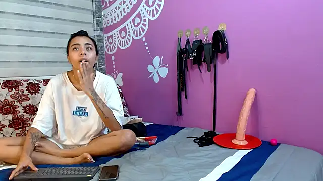 AntonellaAndNoah online show from February 2026 05:18:02 AM