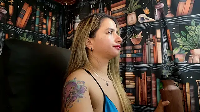 Snapshot of julietta___jackson chatting on February 2025 02:51:02 AM julietta jackson online show from February 2025 02:51:02 AM