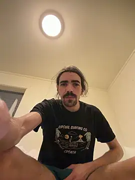 wolfwhite95 online show from March 2026 10:04:02 PM