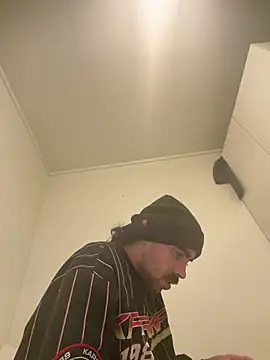 wolfwhite95 online show from March 2026 09:51:01 PM