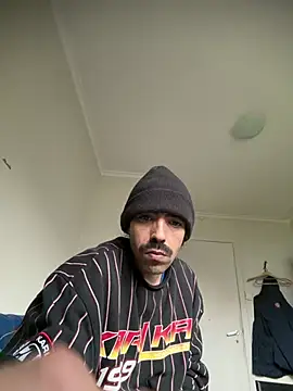 wolfwhite95 online show from April 2026 12:19:02 PM