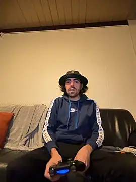 wolfwhite95 online show from November 2025 03:00:02 AM