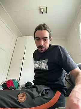 wolfwhite95 online show from June 2026 12:32:02 PM
