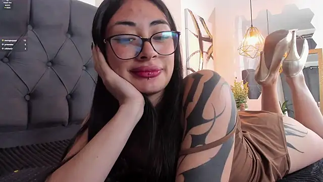 aprildreams19 online show from March 2025 04:04:01 PM