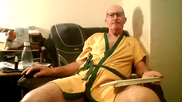 Snapshot of doggsy01 chatting on November 2025 05:12:02 PM doggsy01 online show from November 2025 05:12:02 PM