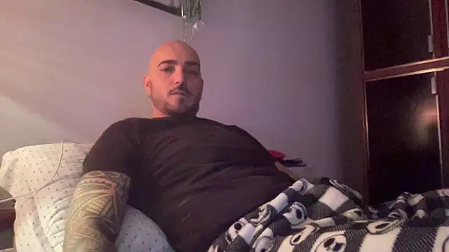 alessandromori91 online show from December 2025 08:36:01 PM