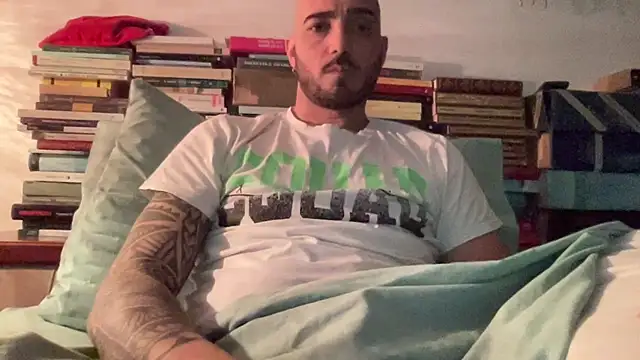 alessandromori91 online show from April 2026 08:32:01 PM