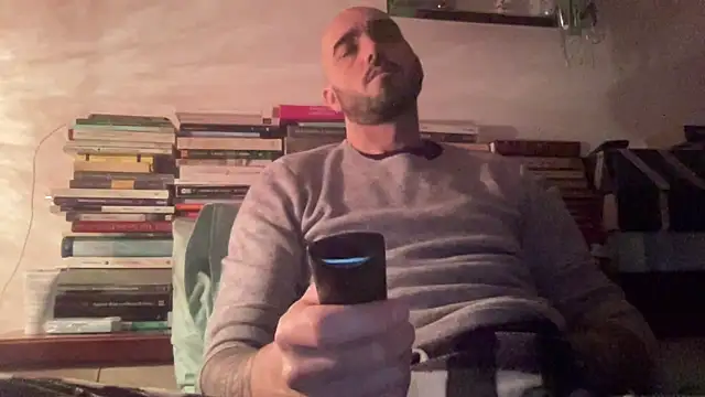 alessandromori91 online show from April 2026 07:00:01 PM