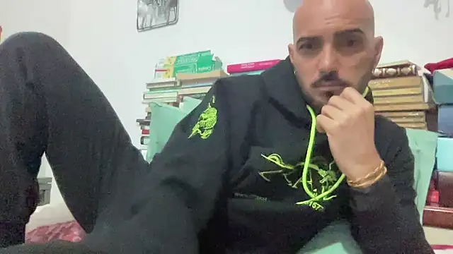alessandromori91 online show from May 2026 06:54:02 PM