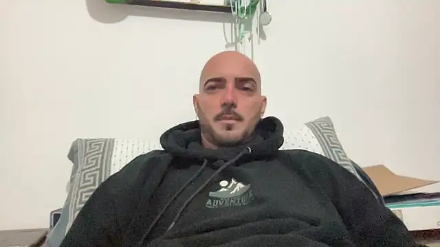 alessandromori91 online show from December 2025 10:24:01 PM