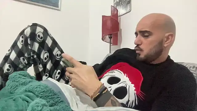 alessandromori91 online show from December 2025 07:41:01 PM