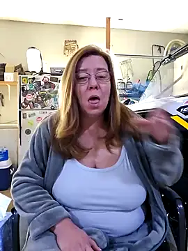 Snapshot of MsShelby40 chatting on December 2024 03:38:02 PM MsShelby40 online show from December 2024 03:38:02 PM