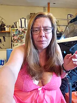 Snapshot of MsShelby40 chatting on September 2025 10:53:01 PM MsShelby40 online show from September 2025 10:53:01 PM