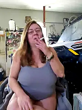 Snapshot of MsShelby40 chatting on December 2024 05:14:01 PM MsShelby40 online show from December 2024 05:14:01 PM
