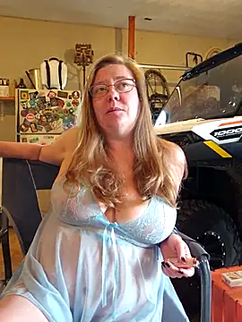 Snapshot of MsShelby40 chatting on October 2025 09:16:02 PM MsShelby40 online show from October 2025 09:16:02 PM