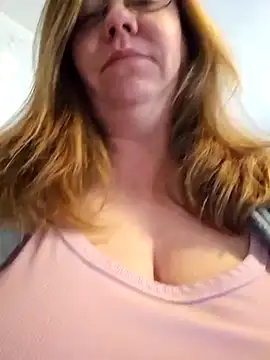 Snapshot of MsShelby40 chatting on January 2025 05:23:01 PM MsShelby40 online show from January 2025 05:23:01 PM