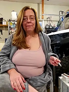 Snapshot of MsShelby40 chatting on January 2025 11:16:02 PM MsShelby40 online show from January 2025 11:16:02 PM