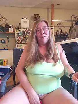 Snapshot of MsShelby40 chatting on July 2026 10:11:02 PM MsShelby40 online show from July 2026 10:11:02 PM