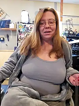 Snapshot of MsShelby40 chatting on January 2025 05:40:01 PM MsShelby40 online show from January 2025 05:40:01 PM