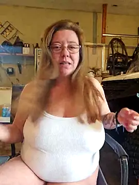 MsShelby40 online show from April 2026 10:05:02 PM