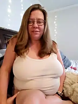 Snapshot of MsShelby40 chatting on December 2024 07:17:01 PM MsShelby40 online show from December 2024 07:17:01 PM