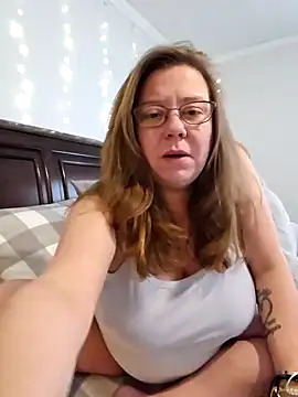Snapshot of MsShelby40 chatting on January 2025 05:37:01 PM MsShelby40 online show from January 2025 05:37:01 PM