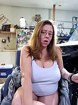 Snapshot of MsShelby40 chatting on December 2024 08:36:02 PM MsShelby40 online show from December 2024 08:36:02 PM